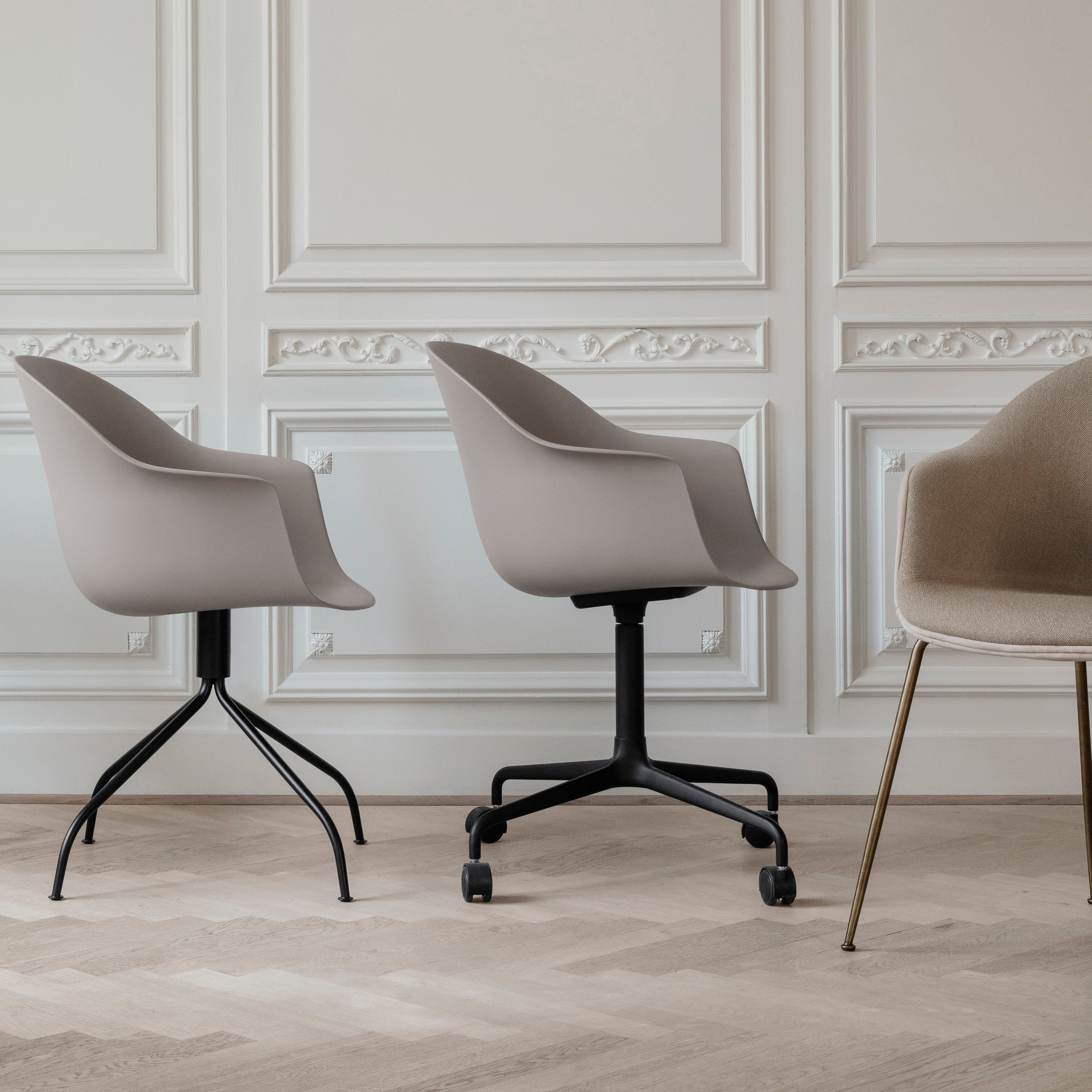 Bat Meeting Chair: 4-Star Base with Castors