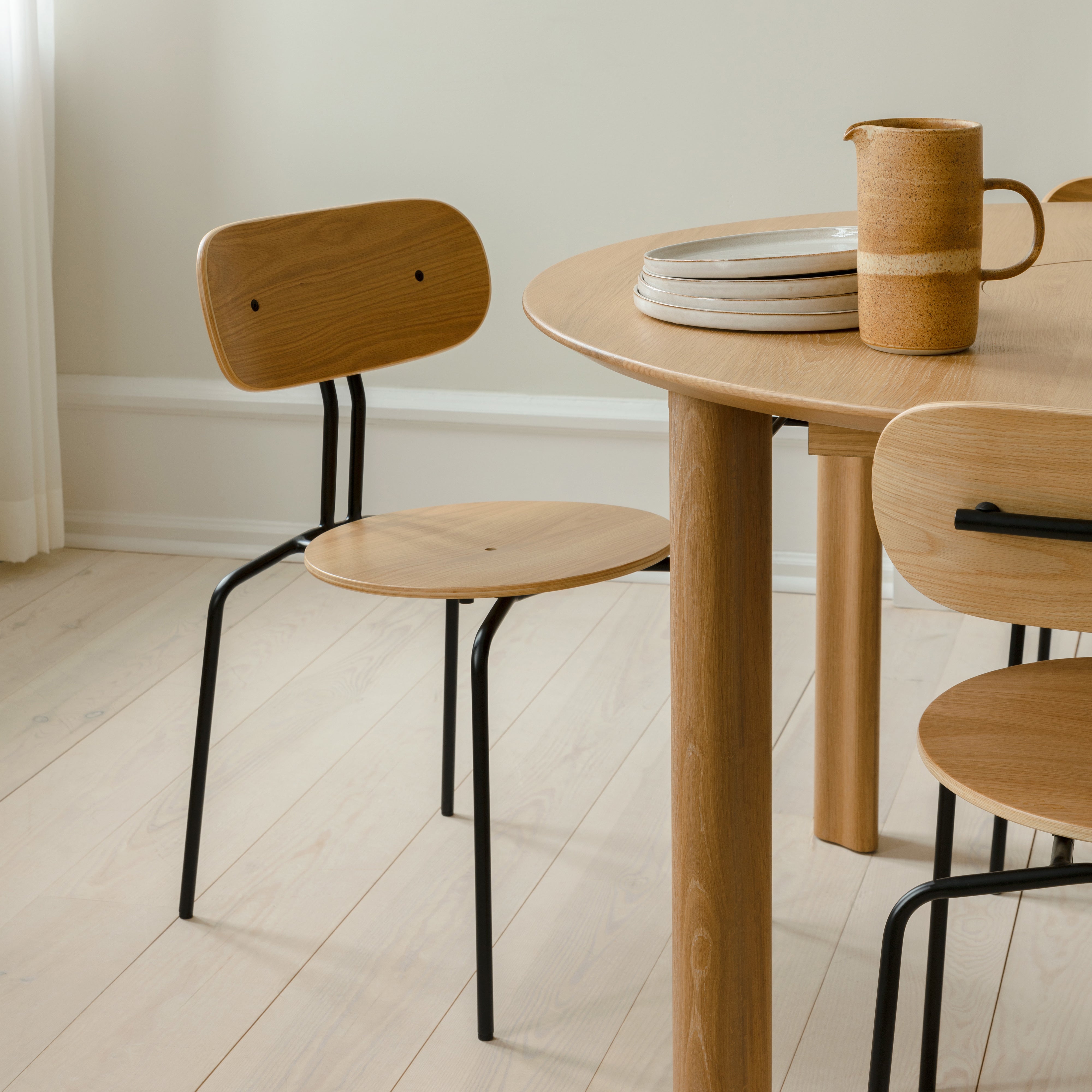 Comfort Circle Dining Table with Extension