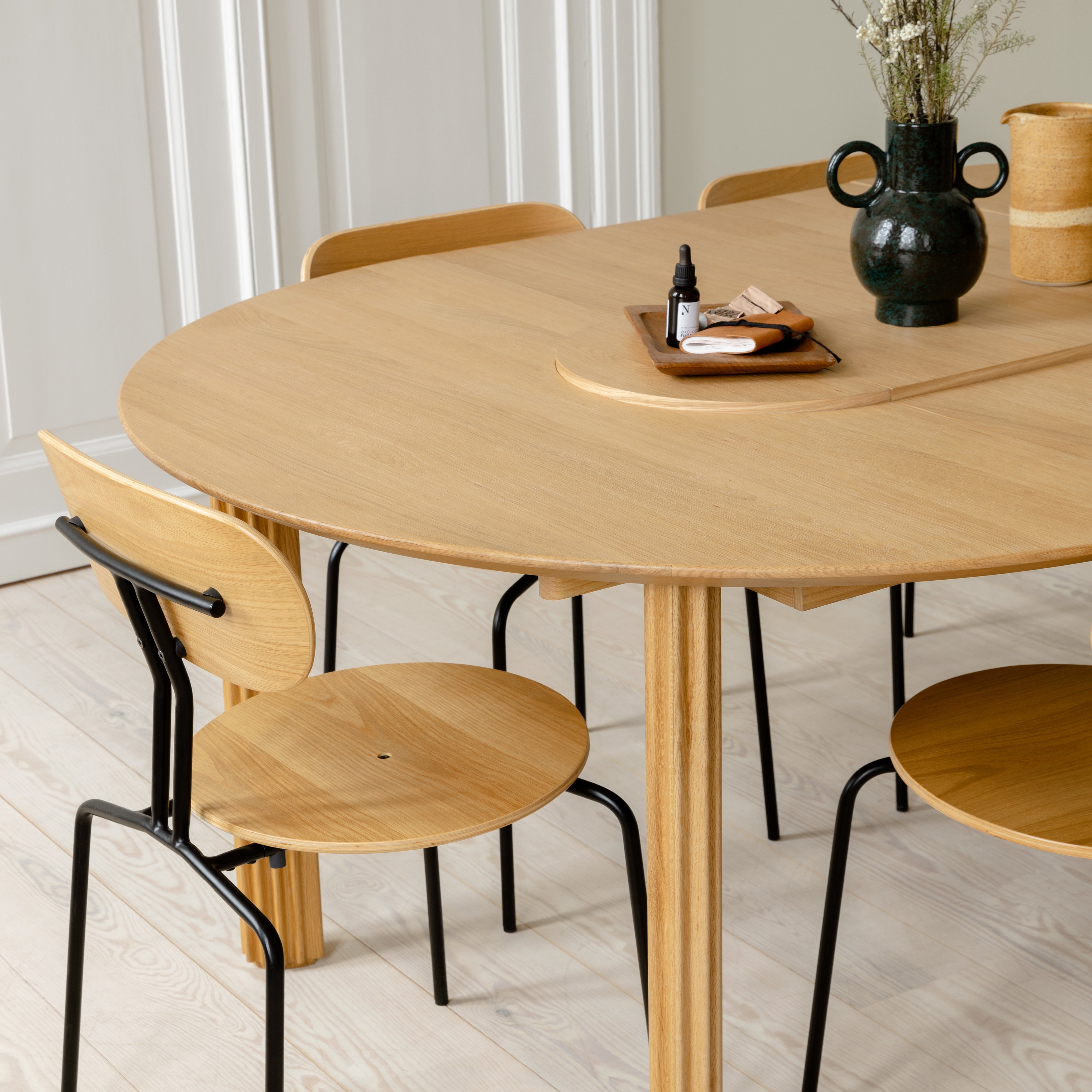 Comfort Circle Dining Table with Extension