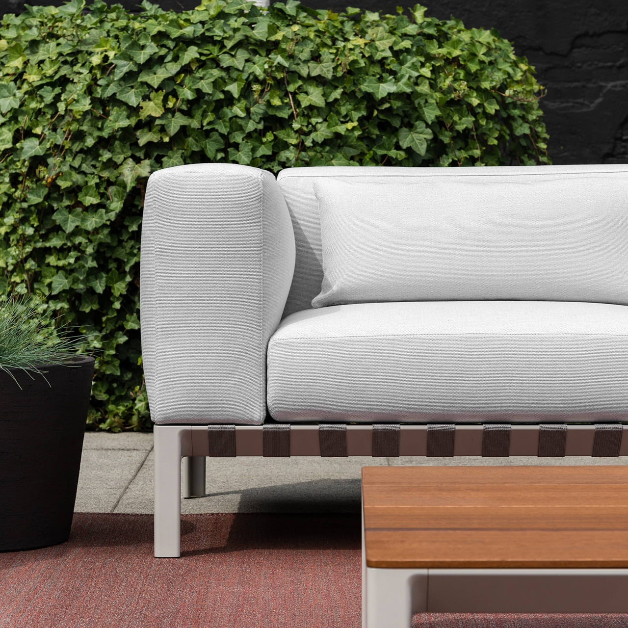 Able Sofa With Arm: Outdoor