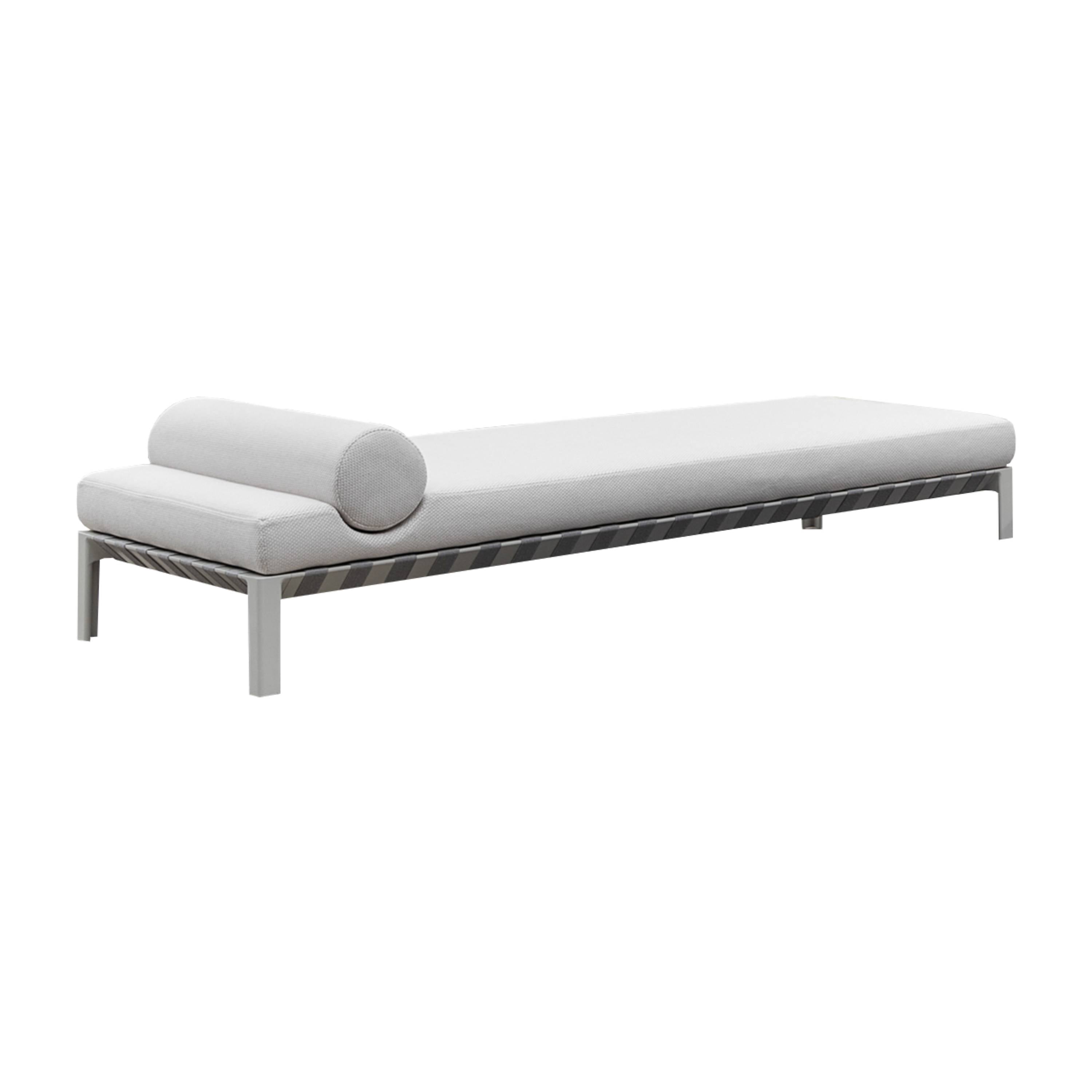 Able Daybed: Outdoor